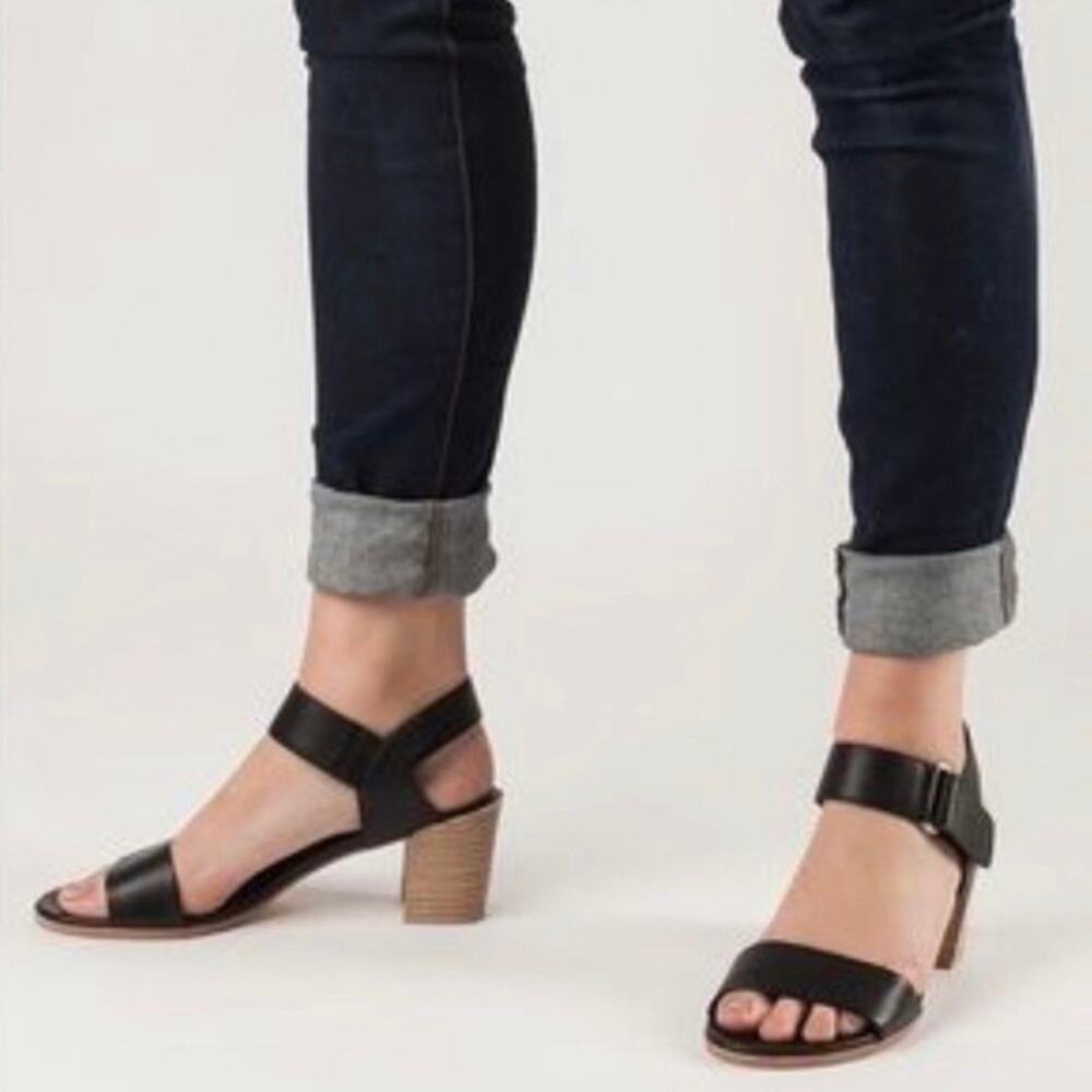 Stuart Weitzman Women's Sz 8 Broadband Sandal Block Heel Black Leather FLAWS